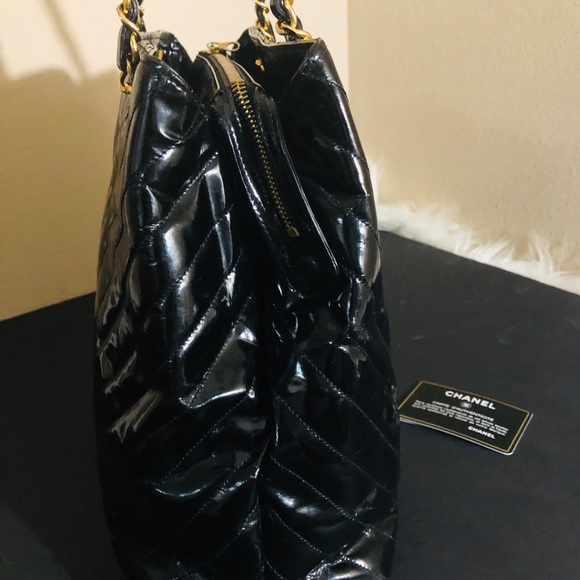 🔥CHANEL CHEVRON PURSE W/GOLD HARDWARES🔥 - Picture 9 of 14